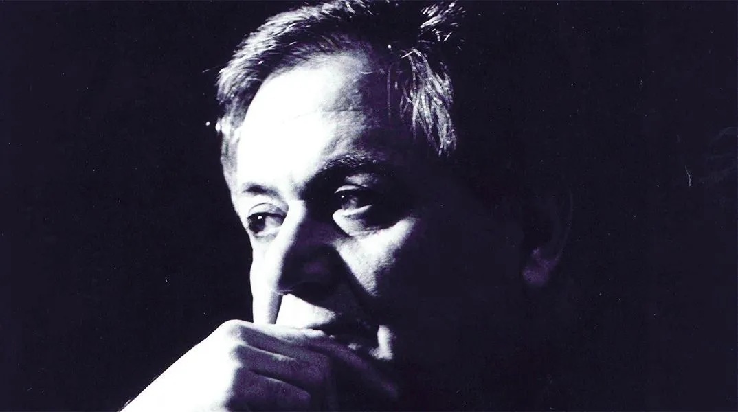 Ο Μάνος Χατζιδάκις και το «παράδοξο» του αντιλαϊκισμού
