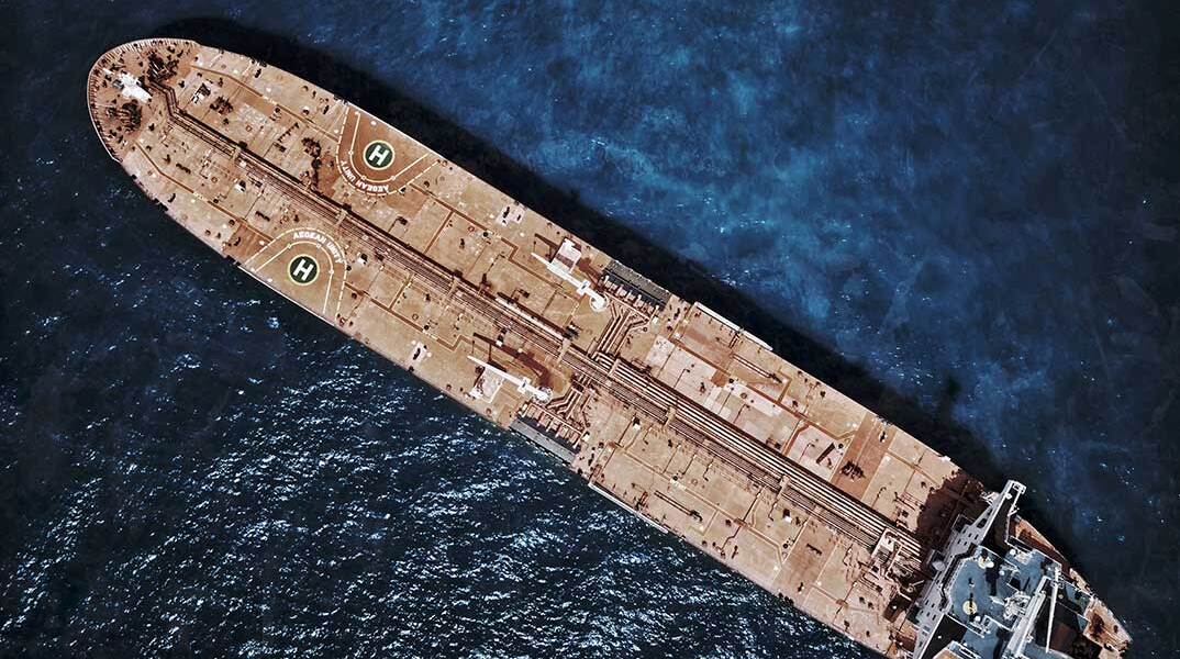 Τάνκερ στη θάλασσα