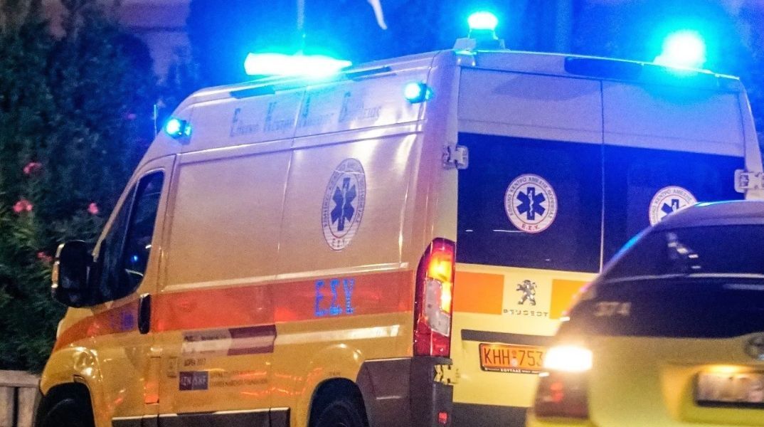 Σοβαρό τροχαίο σημειώθηκε στην Καλλιθέα - Οδηγός μηχανής εγκατέλειψε τραυματισμένη 35χρονη - Προσήχθη 37χρονος ως ύποπτος.