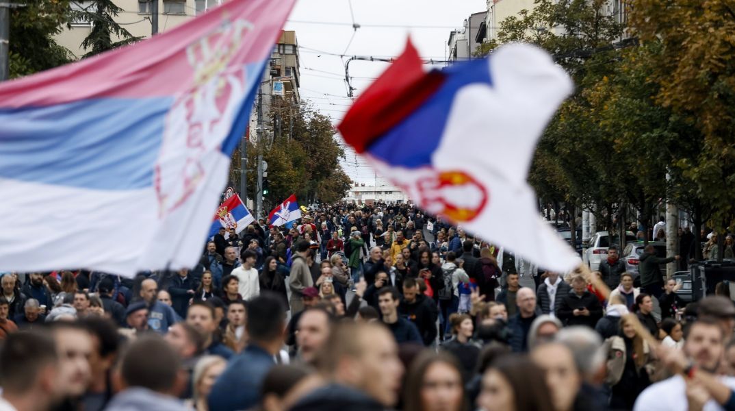Άνοιξαν οι κάλπες στη Σερβία για τις εκλογές - Πάνω από 6,4 εκατομμύρια ψηφοφόροι καλούνται να αναδείξουν τα 250 μέλη του νέου κοινοβουλίου