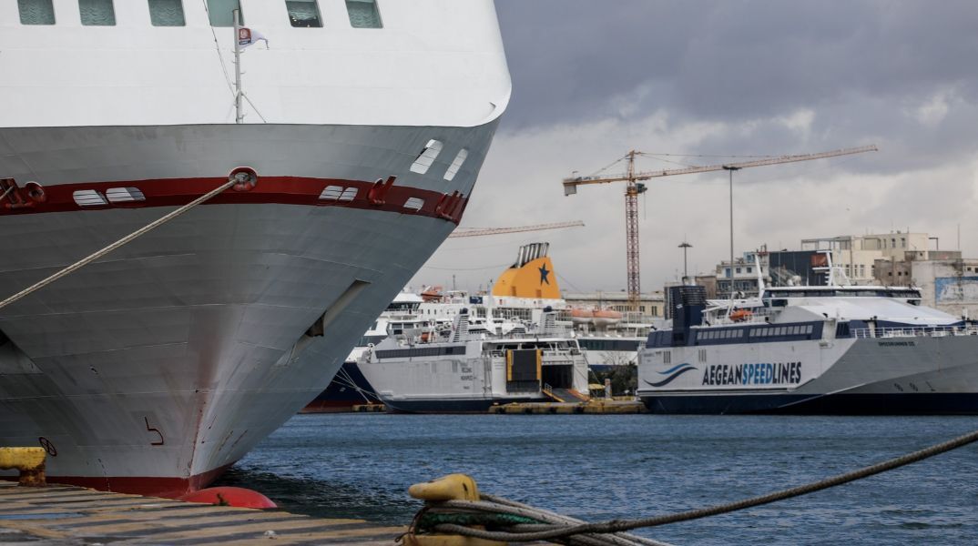 Δεμένα πλοία θα παραμείνουν σε επτά λιμάνια στις 30 Οκτωβρίου λόγω 24ωρης απεργίας των ναυτεργατών και στάσης εργασίας της ΟΜΥΛΕ. 