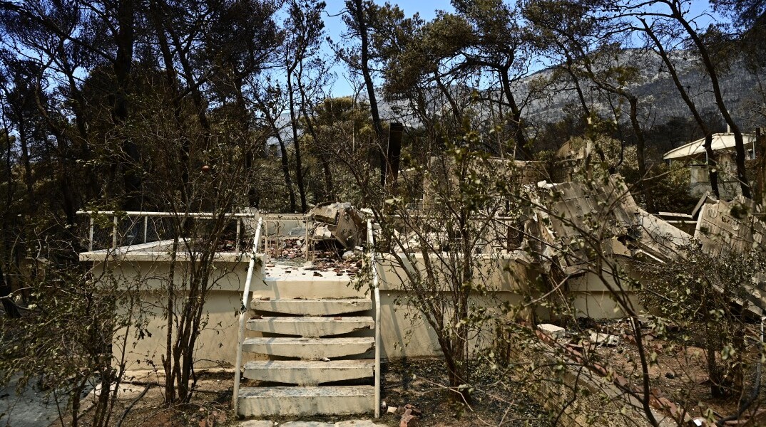 Καμένο σπίτι στο Πόρτο Γερμενό