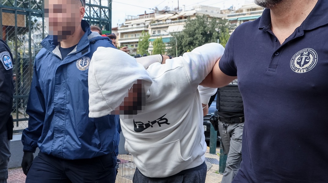 Οι συλληφθέντες για την έκρηξη στην Πλάκα οδηγήθηκαν σήμερα στην Ευελπίδων και πήραν προθεσμία για να απολογηθούν