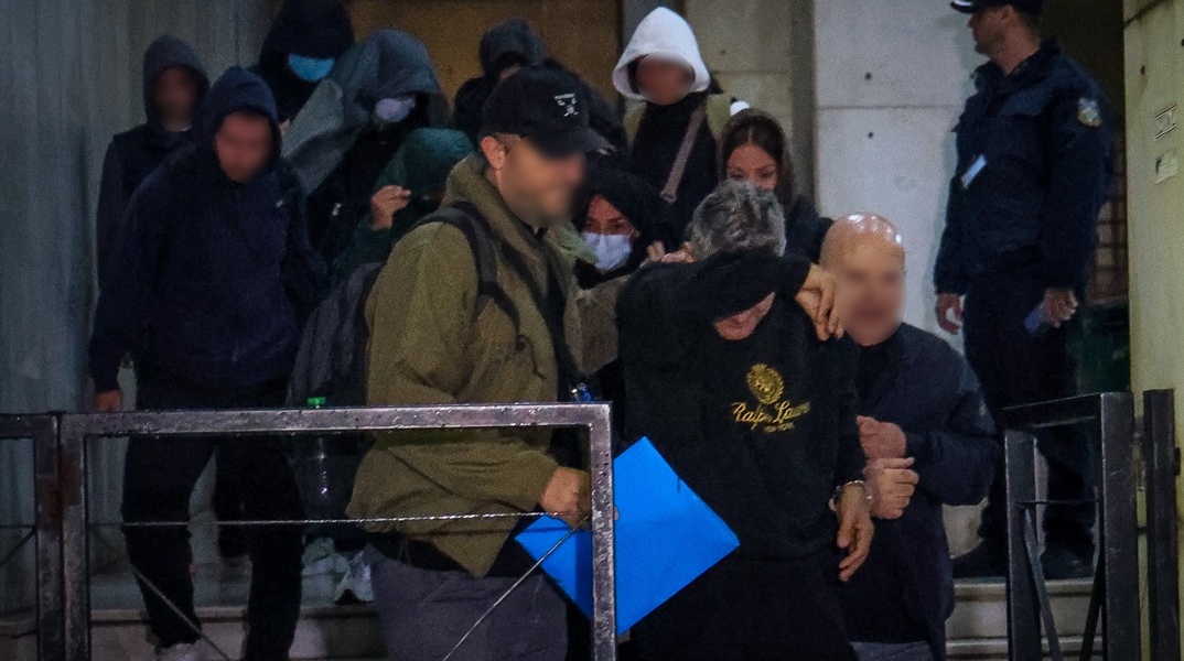 Συλληφθέντες για την υπόθεση Χωριάτικο κατά τη μεταγωγή τους στον ανακριτή