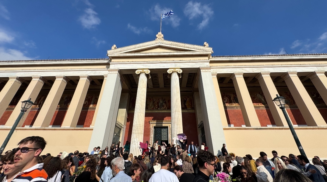 Από το Fintech στην ορκωμοσία των βιολόγων: Δύο εικόνες του μέλλοντος στο ιστορικό Καποδιστριακό Πανεπιστήμιο Αθηνών