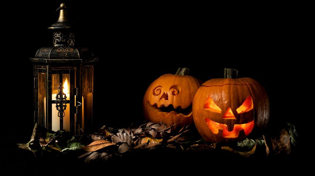 Τι είναι το «φάρσα ή κέρασμα» του Halloween; Πώς ξεκίνησε και ποια είναι τα... πειράγματα σε όσους δεν δώσουν λιχουδιά;