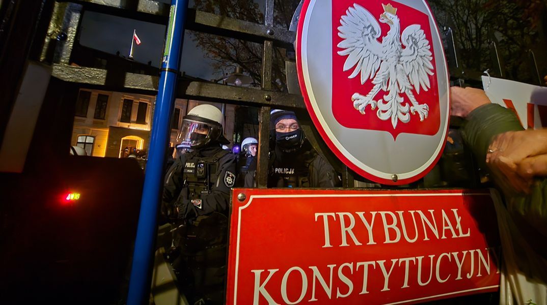 Πολιτική κρίση στην Πολωνία: Απομακρύνθηκε ο πρόεδρος του Συνταγματικού Δικαστηρίου 