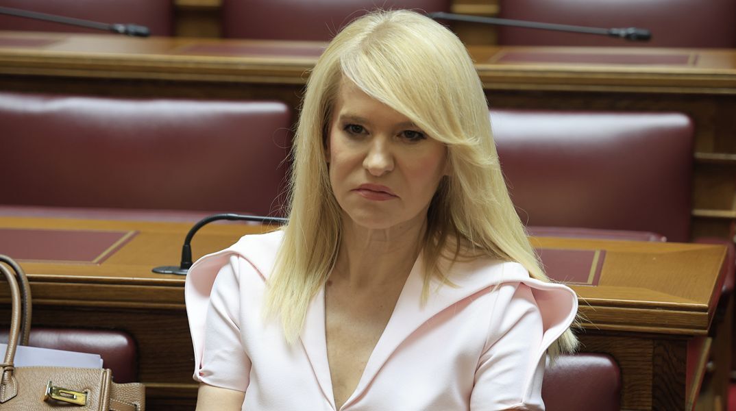 Καυστική Τζάκρη για Τσίπρα: «Mετά το 2015 δεν τον ήπιαμε, τον ρουφήξαμε»