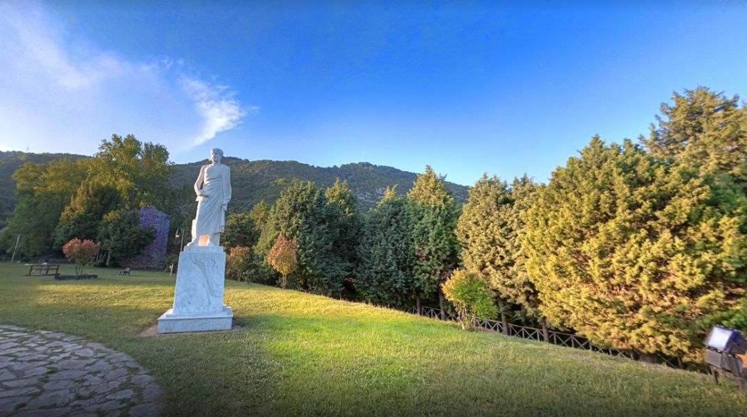 Άλσος Αριστοτέλη: Ακολουθώντας τα βήματα του κορυφαίου φιλοσόφου