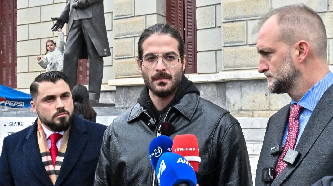 Ελεύθερος ο Αρης Μουγκοπέτρος: Συγγνώμη στα παιδάκια μου, δεν έχω να πω τίποτα για τη μητέρα τους