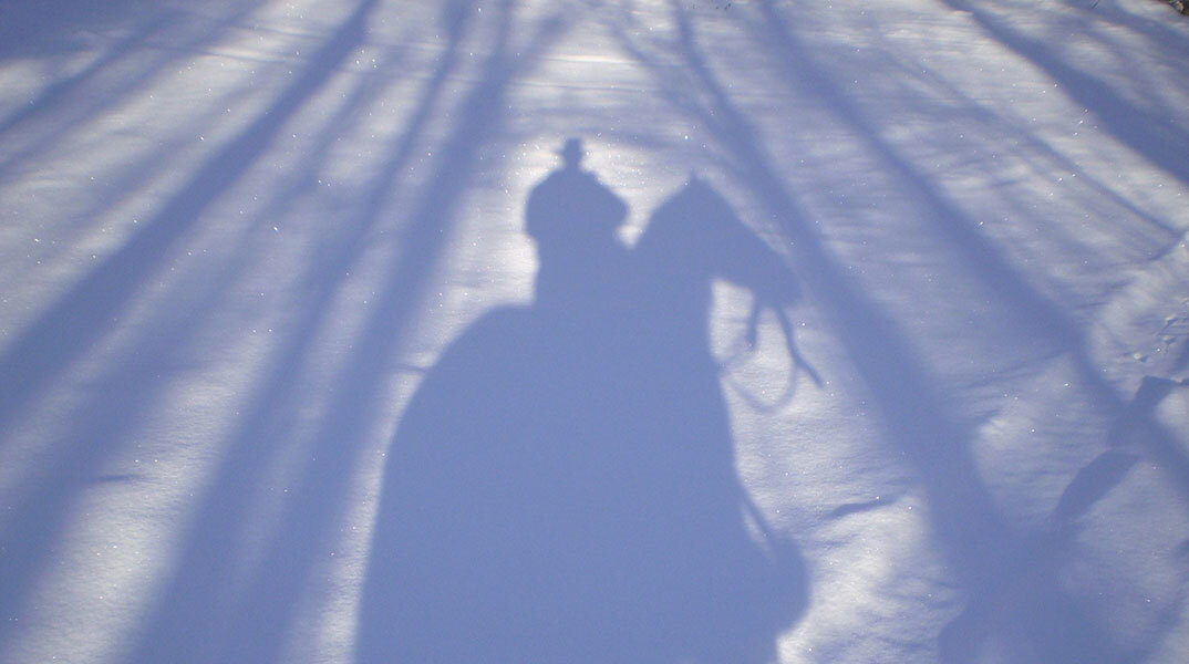 Σκιά ενός καουμπόι πάνω σε άλογο