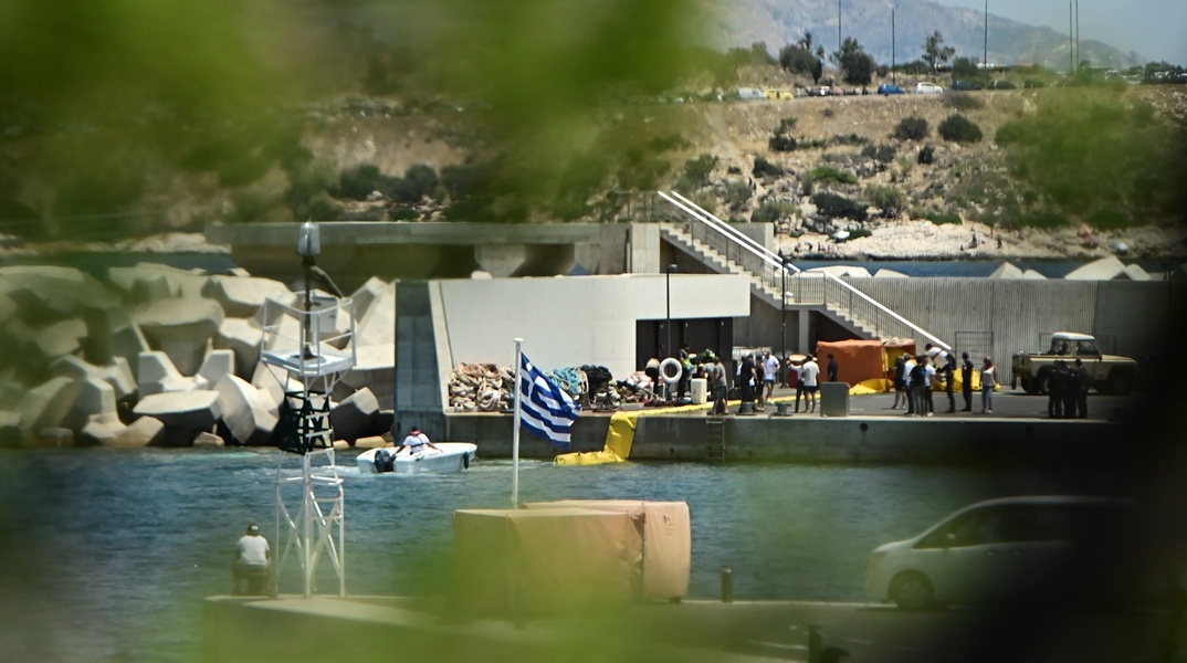 Το σημείο όπου έπεσε το ελικόπτερο στη Μαρίνα Βουλιαγμένης