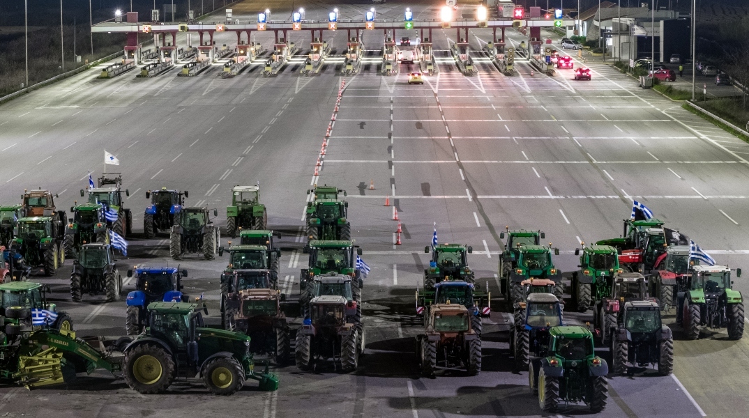 Η πολιτεία στηρίζει τα μπλόκα