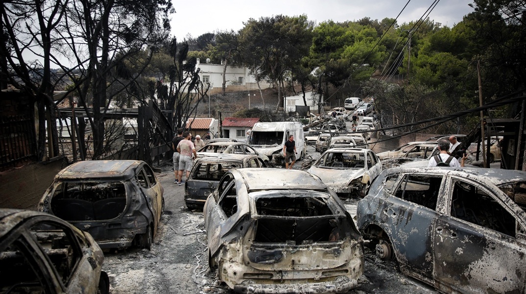 Καμένα αυτοκίνητα στο Μάτι