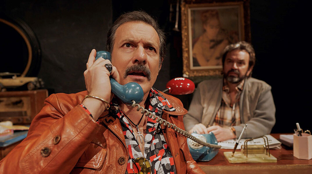 Ο Θανάσης Σαράντος σκηνοθετεί το έργο «Αμερικάνικος Βούβαλος» του David Mamet στο θέατρο Φούρνος. 