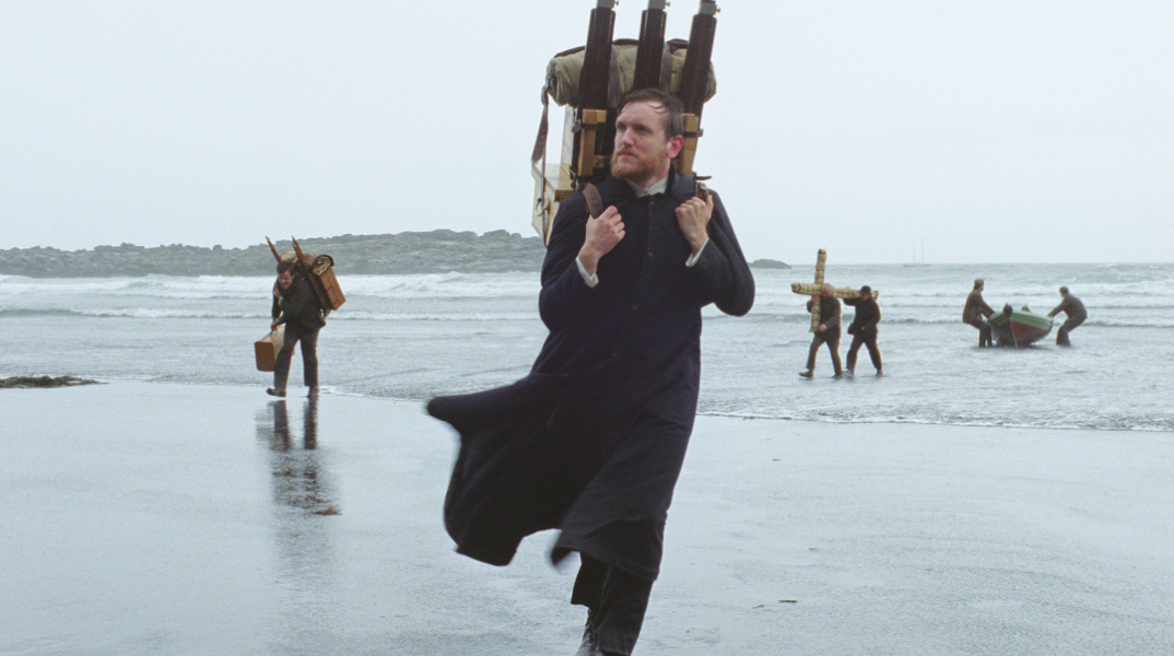 Η χώρα του Θεού: Μακριά από θεούς κι από ανθρώπους