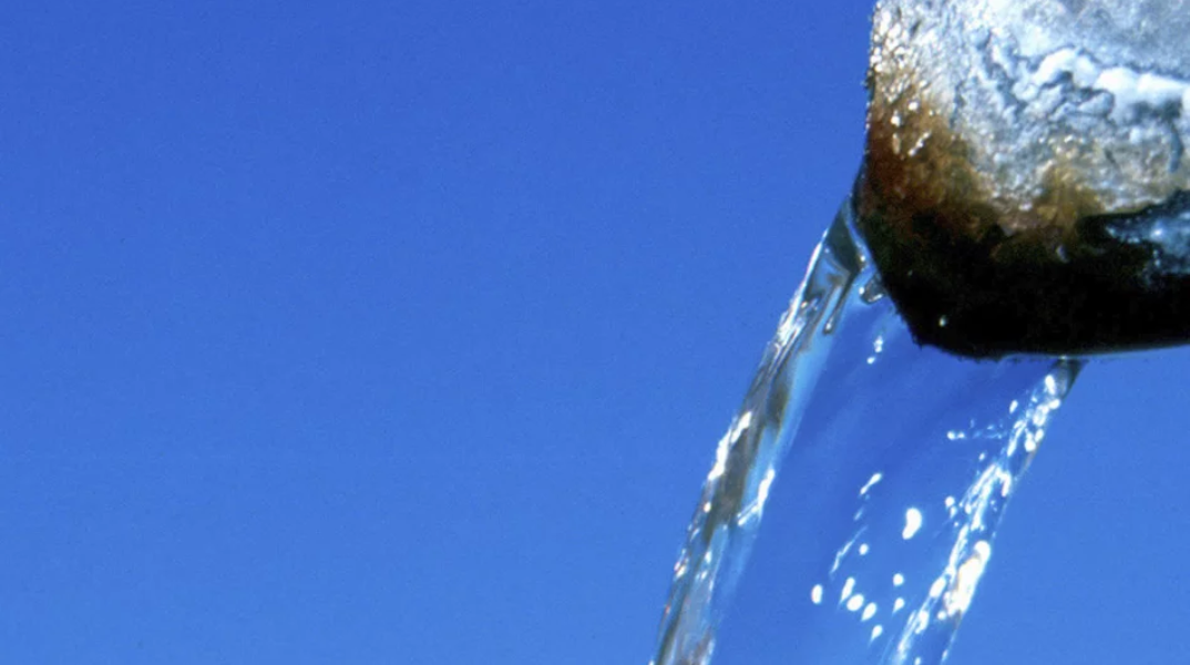 Νερό: φθηνό, κρατικό και βρώμικο;