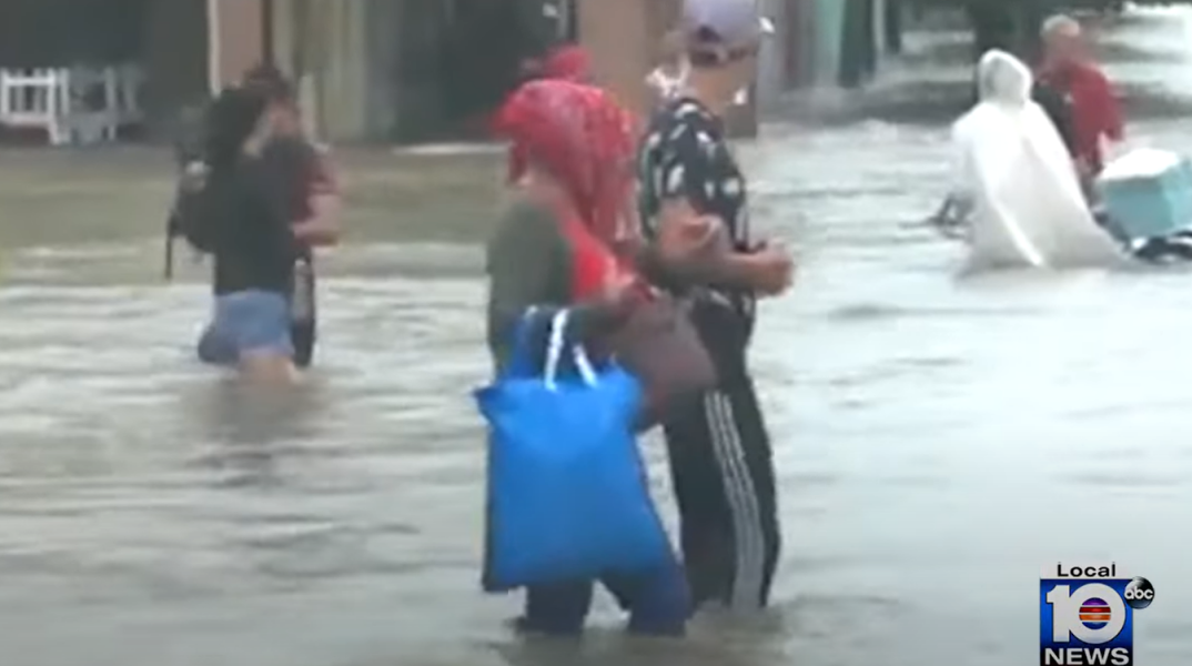 Πλημμυρισμένοι δρόμοι και χιλιάδες εκτοπισμένοι στην Κούβα