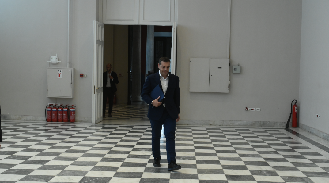 Ο ΣΥΡΙΖΑ φεύγει, η «αντισυστημική» απειλή παραμένει