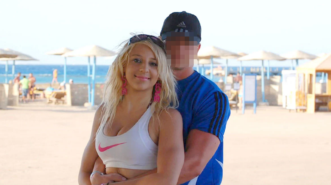 Η 27χρονη Αναστάζια και ο σύντροφός της κατά τη διάρκεια διακοπών τους