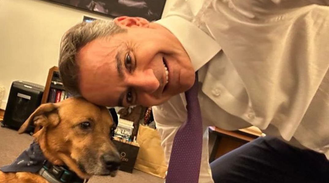 Ο Κυριάκος Μητσοτάκης με τον Peanut