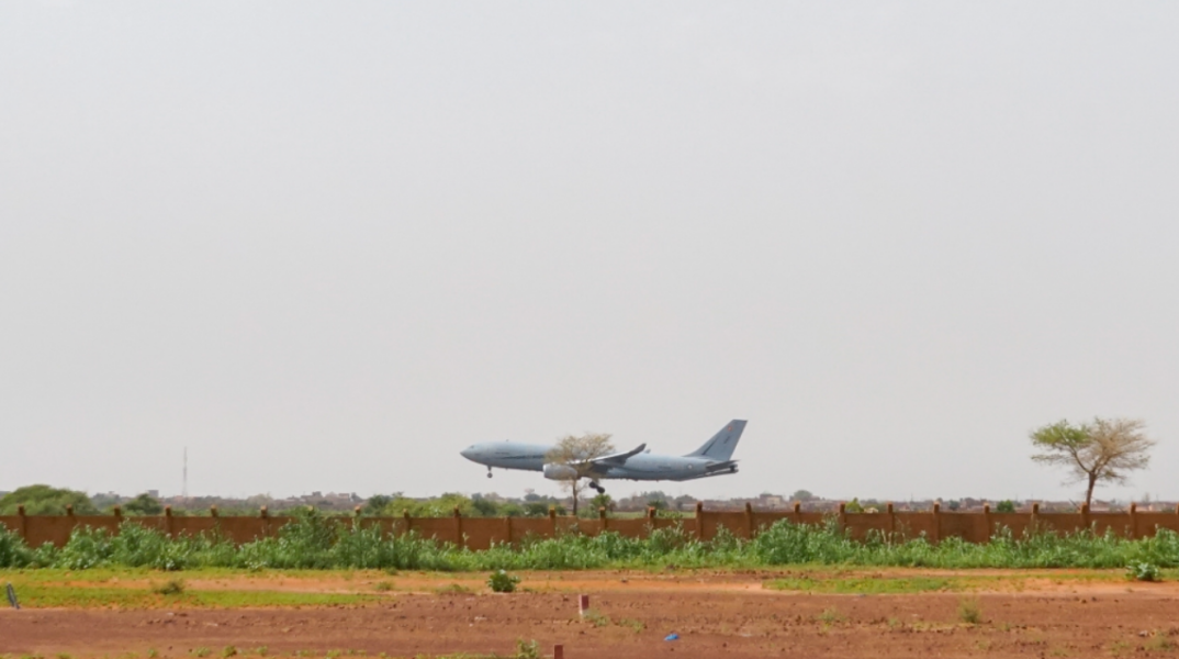 Ευρωπαίοι φέυγουν από τον Νίγηρα