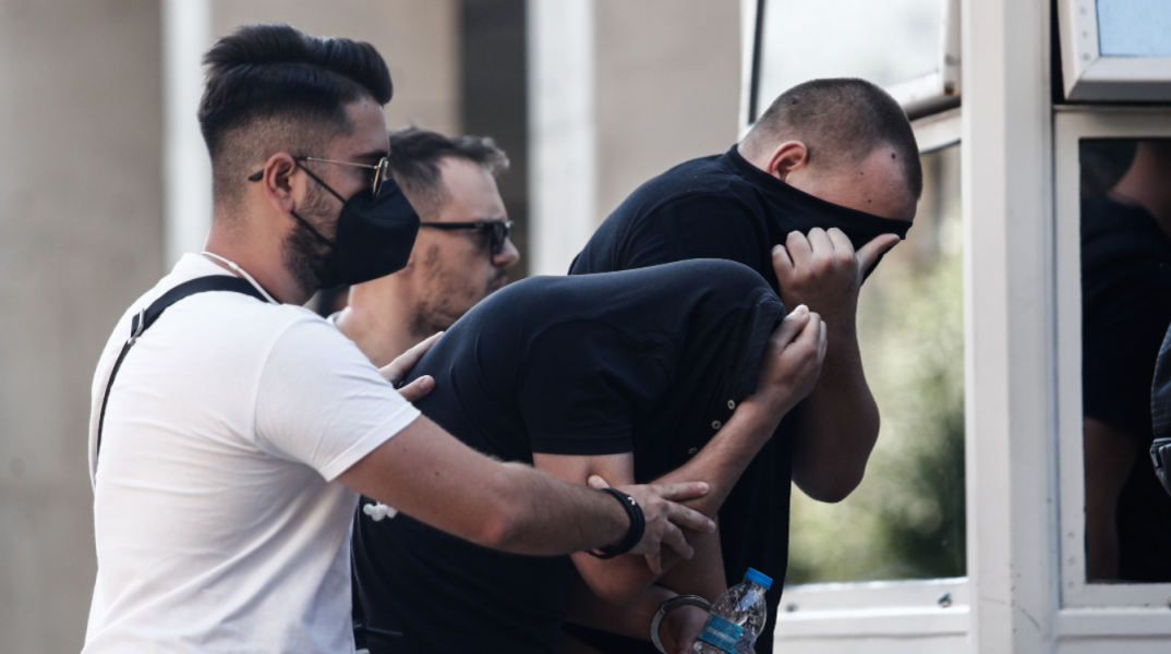 Στη φυλακή οι τριάντα χούλιγκαν