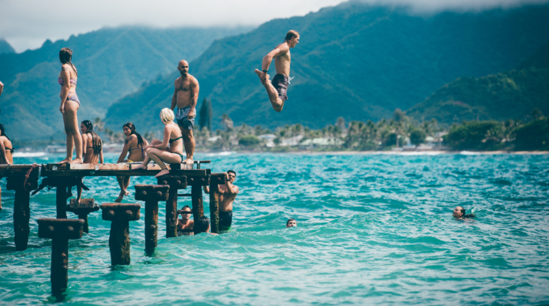 Λουόμενοι στην παραλία