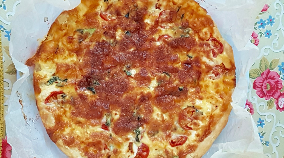 Τάρτα με ντοματίνια και βασιλικό