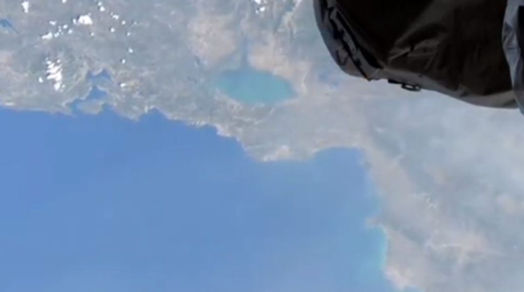 Οι καπνοί πάνω από την Ελλάδα όπως καταγράφηκαν από τον Διεθνή Διαστημικό Σταθμό