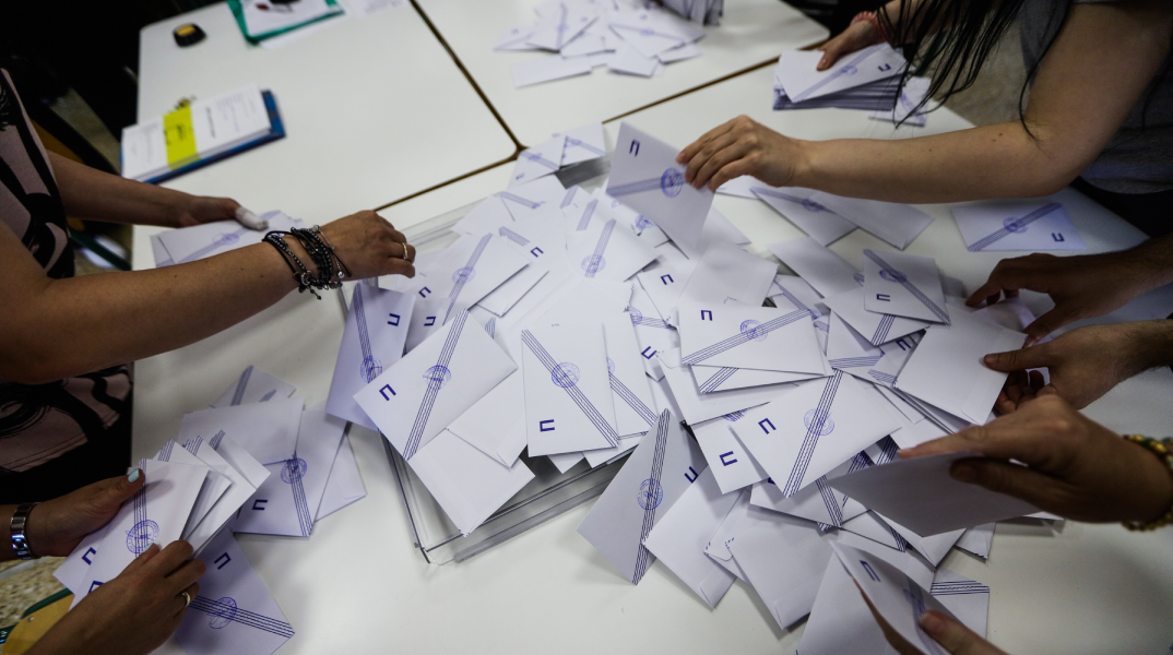 Τοπική ή κομματική αυτοδιοίκηση;