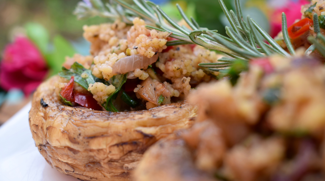 Μανιτάρια γεμιστά με πλιγούρι και λαχανικά