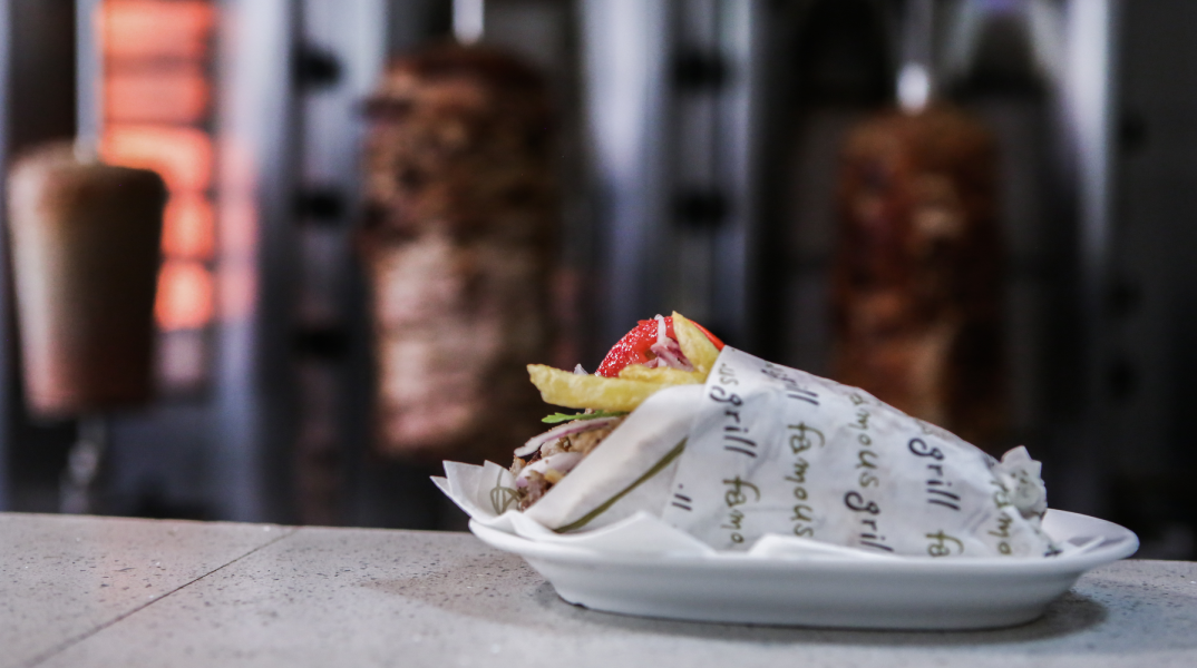 Μα πόσο επιτέλους πρέπει να κάνει ένα σουβλάκι με πίτα;