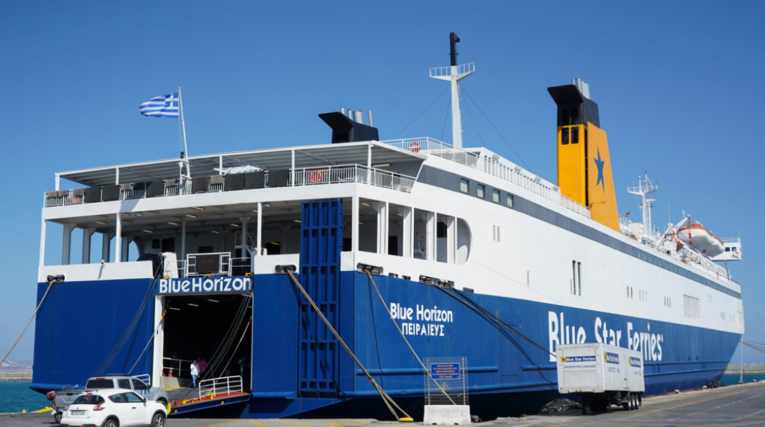 Το πλοίο Blue Horizon σε λιμάνι