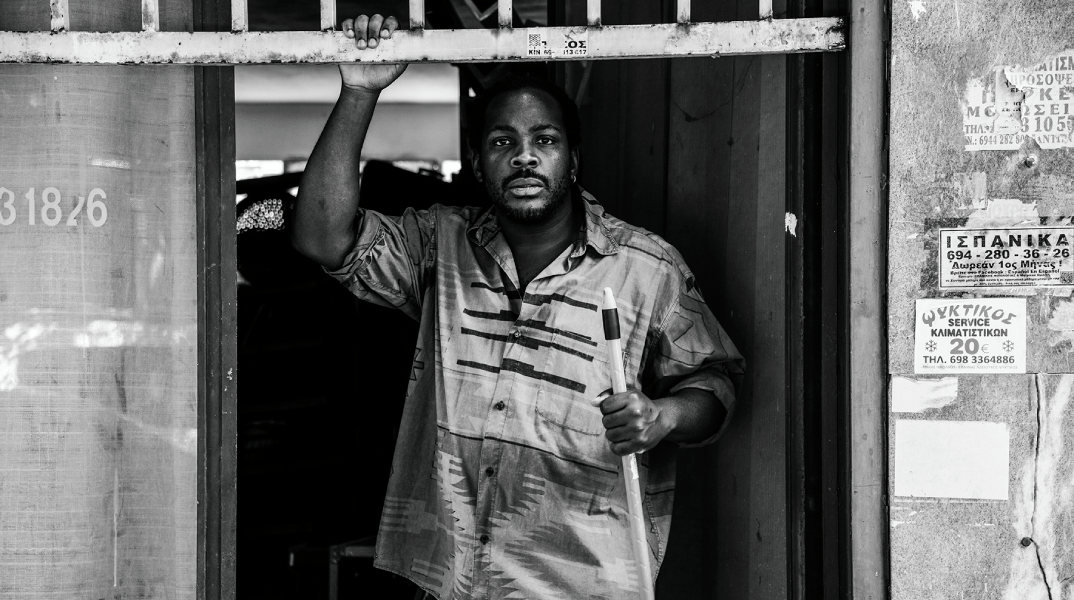 Στέλιος Κασόνγκο: Η νέα παράσταση της Ομάδας Νάμα στο Επί Κολωνώ