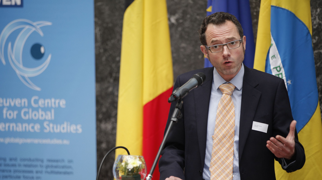 O καθηγητής Geert Van Calster, Επικεφαλής του Τμήματος Ευρωπαϊκού και Διεθνούς Δικαίου στο Πανεπιστήμιο της Λουβέν, μιλάει για την αρχή «ο ρυπαίνων πληρώνει».