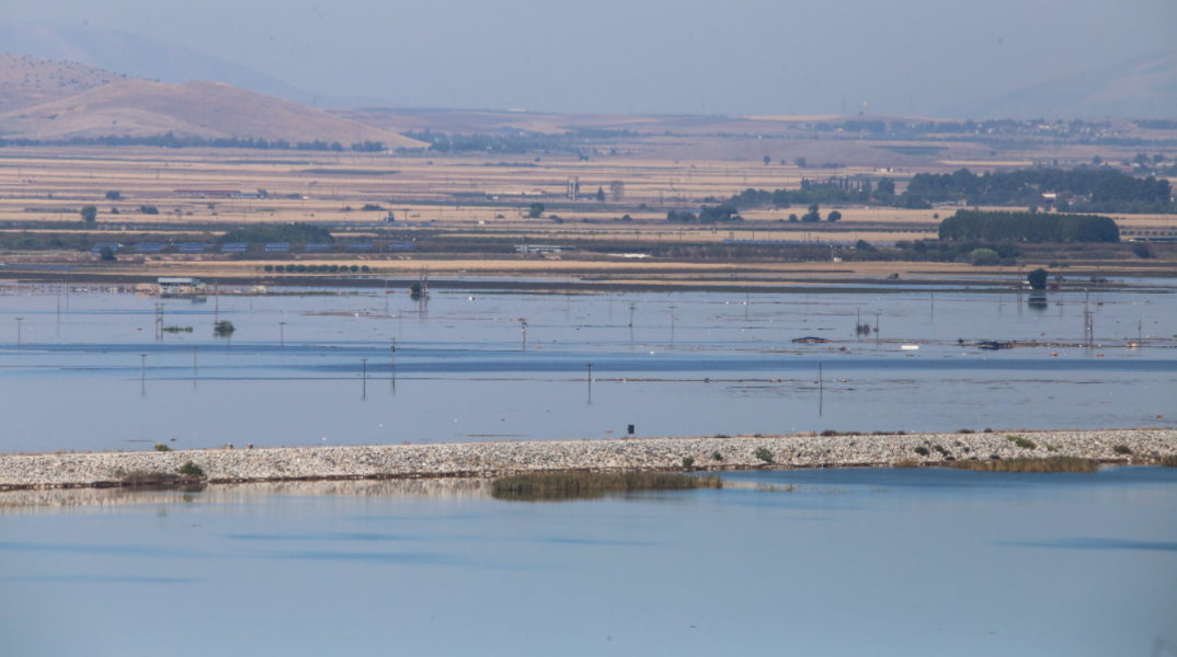 Λίμνη Κάρλα: Αποκαλυπτικές δορυφορικές εικόνες 