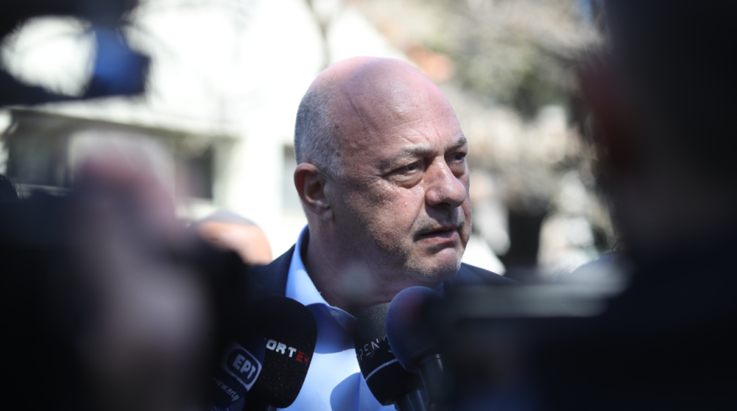 Πόλεμος ανακοινώσεων από τα κόμματα για την πολιτική ταυτότητα του Αχ. Μπέου