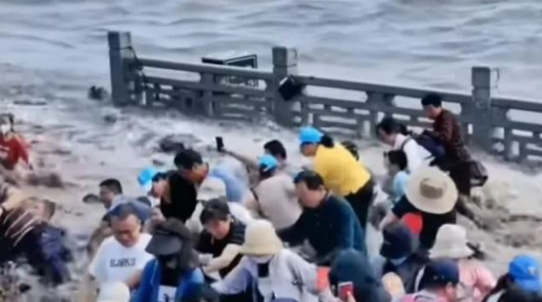Παλιρροϊκό κύμα στον ποταμό Qiantang παρέσυρε δεκάδες ανθρώπους