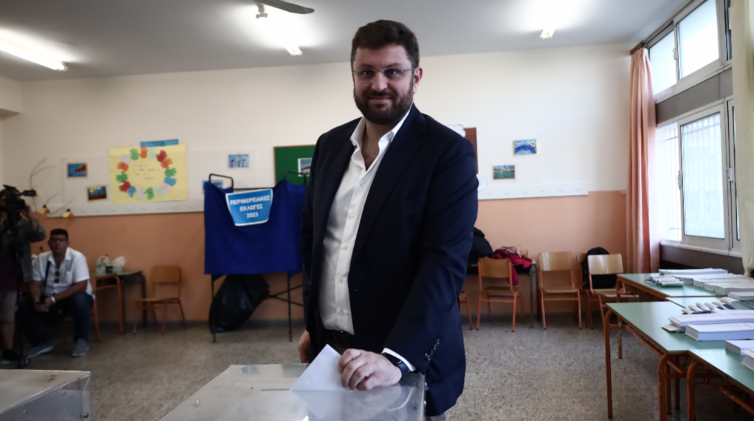 Ο Κώστας Ζαχαριάδης ψήφισε στον Νέο Κόσμο