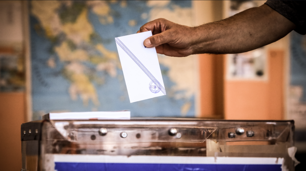 Τάσεις MRB: Πρώτη με διαφορά 20 μονάδων η ΝΔ - Σταθερά στη 2η θέση το ΠΑΣΟΚ