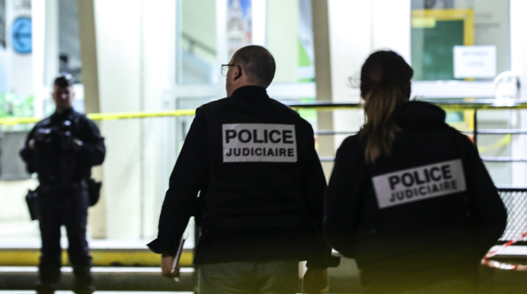 Γαλλία: Εκκενώθηκε λόγω απειλής για βόμβα το σχολείο στην Αράς όπου δολοφονήθηκε o εκπαιδευτικός