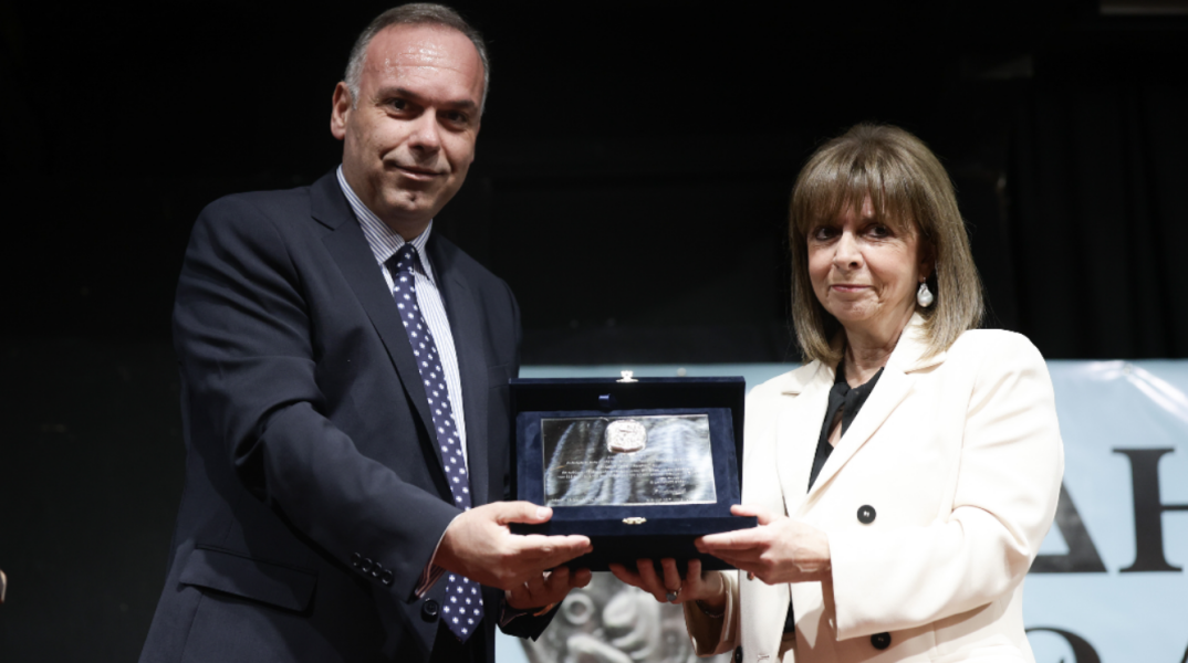 Η Κατερίνα Σακελλαροπούλου ανακηρύχθηκε επίτιμη δημότης Θάσου