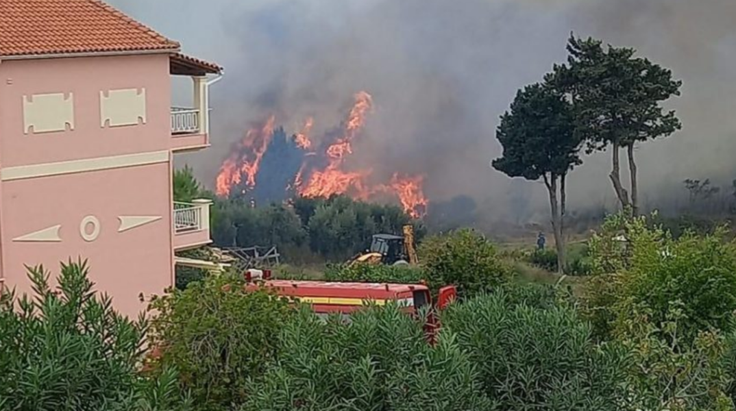 Καλύτερη η εικόνα από τη φωτιά στον Άγιο Στέφανο Κέρκυρας - Ενισχύθηκαν οι πυροσβεστικές δυνάμεις
