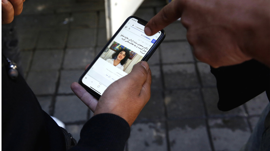 Ναργκίς Μοχαμαντί: Δεν τη μεταφέρουν στο νοσοκομείο, χωρίς χιτζάπ - «Έτοιμη να ρισκάρει τη ζωή της» καταγγέλλει η οικογένειά της