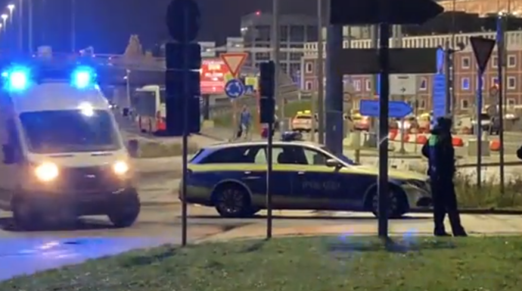Συναγερμός στο αεροδρόμιο του Αμβούργου - Ένοπλος έσπασε την πύλη με το όχημά του