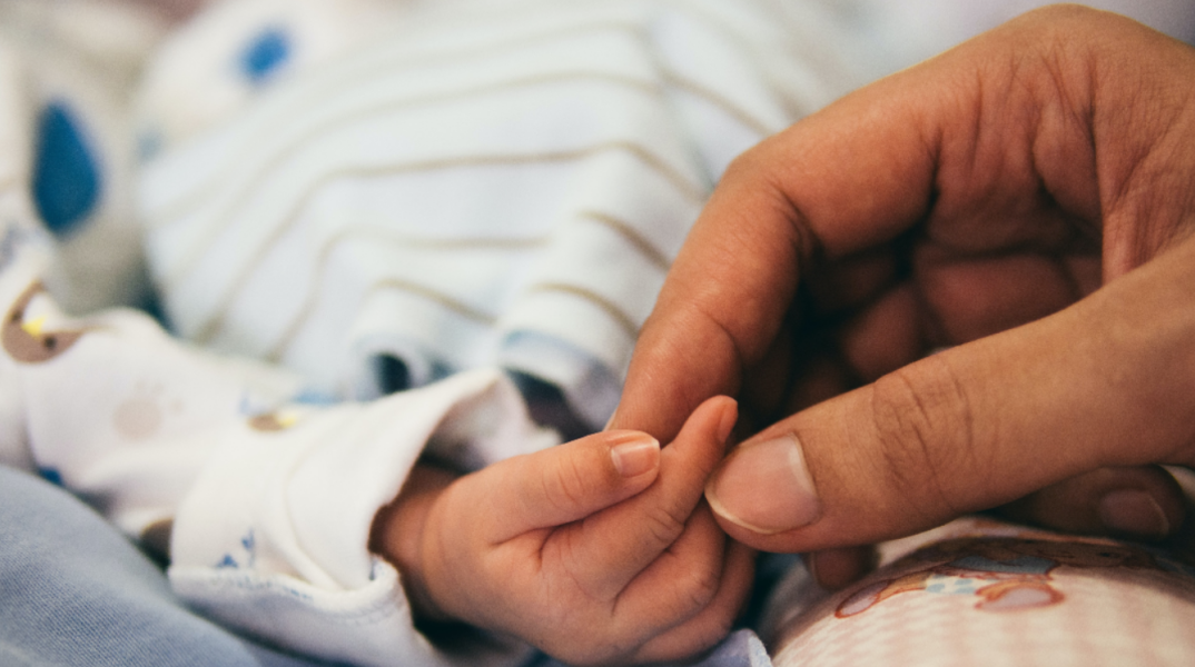 Επίδομα παιδιού Α21: Πότε πληρώνεται η πέμπτη δόση στους δικαιούχους