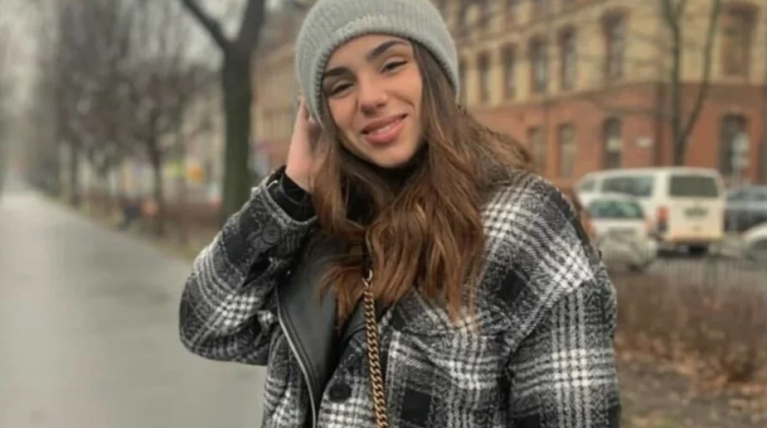 H 21χρονη φοιτήτρια Έμμα Καρυωτάκη παρασύρθηκε από το αυτοκίνητο που οδηγούσε ο 27χρονος και κατέληξε μετά από πέντε ημέρες μάχης σε νοσοκομείο της Θεσσαλονίκης