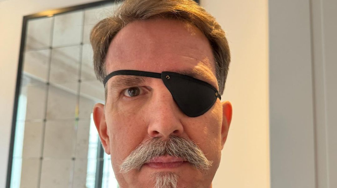 Παύλος Γλύξμπουργκ: Με κάλυμμα στο μάτι έπειτα από χειρουργική επέμβαση - Η ανάρτησή του γιου του τέως βασιλιά Κωνσταντίνου στο Instagram. 