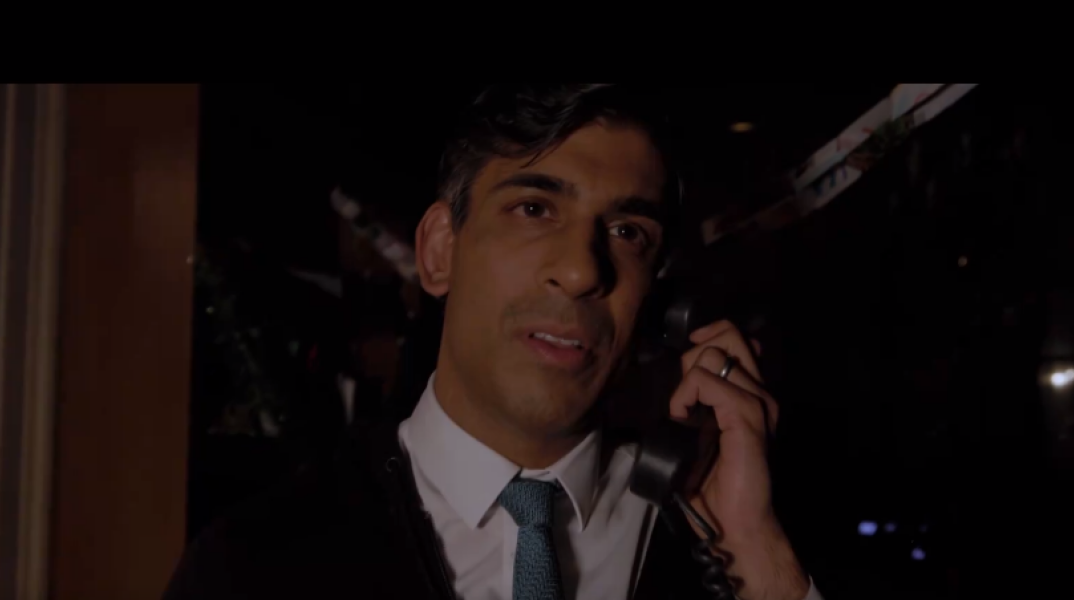 Ο Ρίσι Σούνακ α λα «Μόνος στο σπίτι» στο χριστουγεννιάτικο βίντεό του 